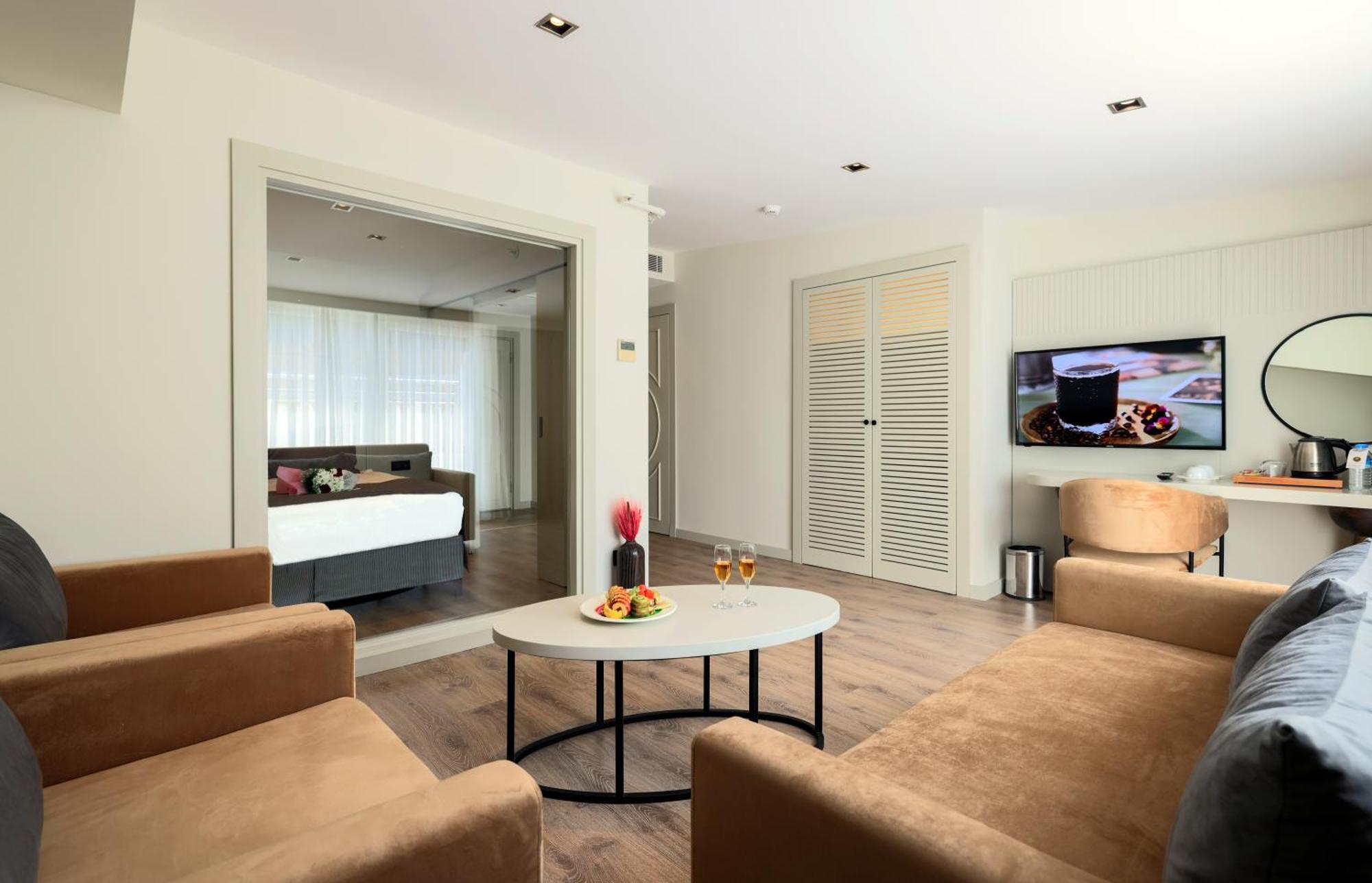 Orka Taksim & 4*