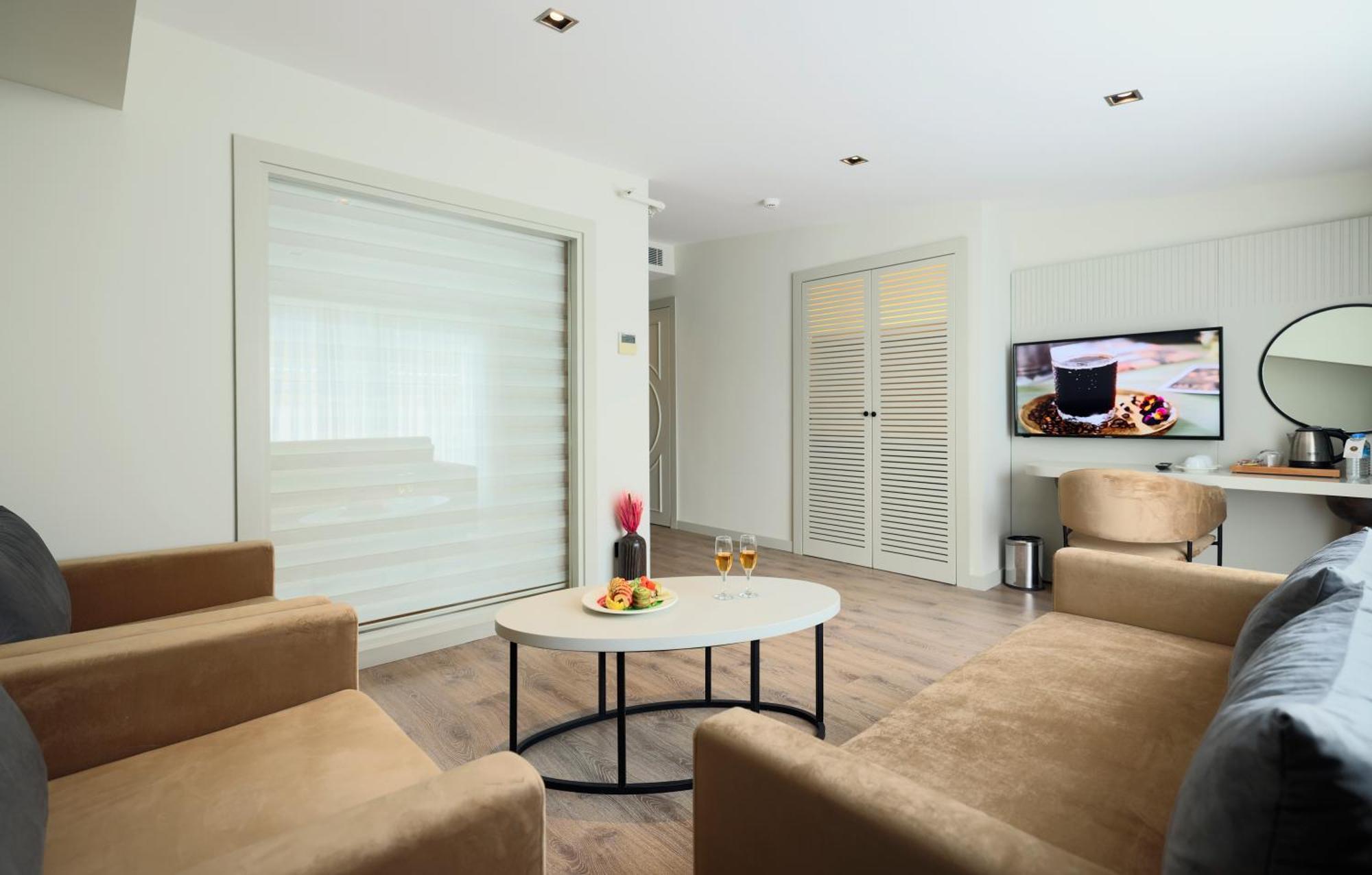 Orka Taksim & 4*